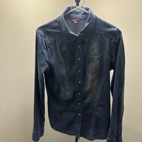 Guess - Picture 3 of 7